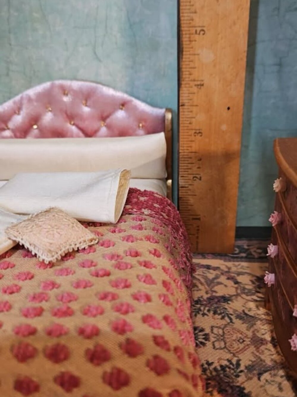 Dollhouse Miniature Bedroom Set Artist Customized - Picture 9 of 10